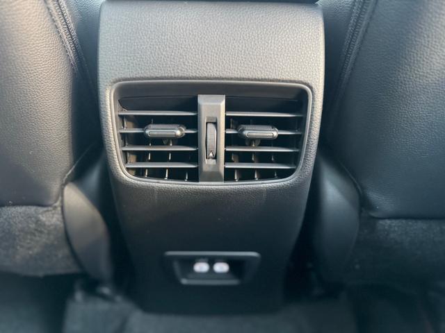 カローラクロス ＧＲスポーツ　登録済未使用車　電動リアゲート　パノラマルーフ　アダプティブハイビーム　ＧＲ専用レッドキャリパー　パノラミックビューモニター　ＢＳＭ　ハンドルヒーター　ナノイーＸ　　アルミペダル　純正１９ＡＷ（64枚目）