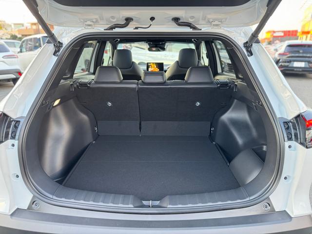 カローラクロス ＧＲスポーツ　登録済未使用車　電動リアゲート　パノラマルーフ　アダプティブハイビーム　ＧＲ専用レッドキャリパー　パノラミックビューモニター　ＢＳＭ　ハンドルヒーター　ナノイーＸ　　アルミペダル　純正１９ＡＷ（66枚目）