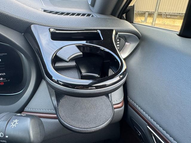 ハリアーハイブリッド Ｚ　レザーパッケージ　モデリスタエアロ　Ｆガーニッシュ　ＪＢＬサウンドシステム　パノラミックビューモニター　デジタルインナーミラー　モデリスタミラーガーニッシュ　ブラインドスポットモニター　シートヒーター＆ベンチレーション（65枚目）