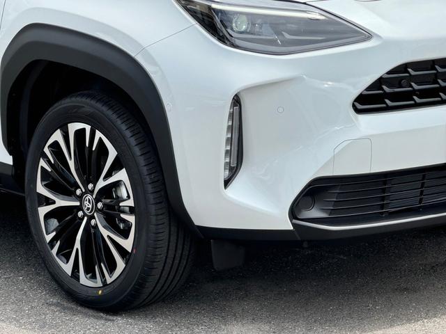 ヤリスクロス ハイブリッドＺ　パノラミックビューモニター　トヨタチームメイト　アドバンストパーク　純正ディスプレイオーディオ　フルセグＴＶ　ＥＴＣ２．０　ブラインドスポットモニター　ハンズフリーパワーバックドア　ＬＥＤヘッドライト（11枚目）