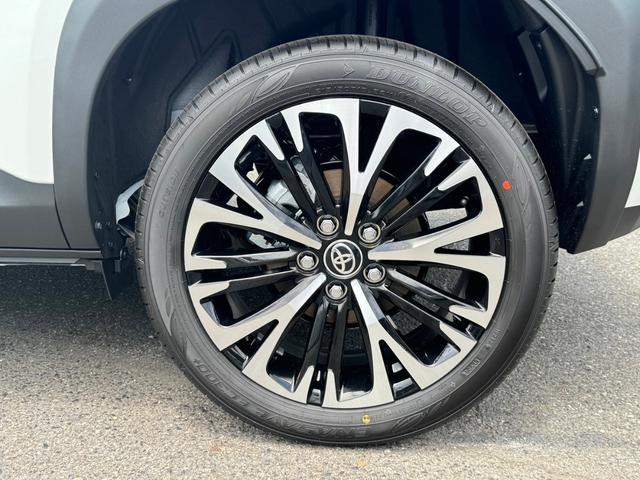 ヤリスクロス ハイブリッドＺ　パノラミックビューモニター　トヨタチームメイト　アドバンストパーク　純正ディスプレイオーディオ　フルセグＴＶ　ＥＴＣ２．０　ブラインドスポットモニター　ハンズフリーパワーバックドア　ＬＥＤヘッドライト（24枚目）