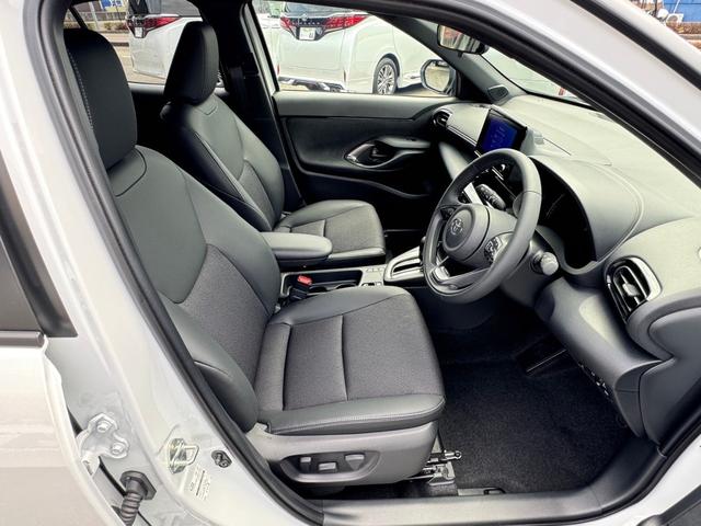 ヤリスクロス ハイブリッドＺ　パノラミックビューモニター　トヨタチームメイト　アドバンストパーク　純正ディスプレイオーディオ　フルセグＴＶ　ＥＴＣ２．０　ブラインドスポットモニター　ハンズフリーパワーバックドア　ＬＥＤヘッドライト（26枚目）