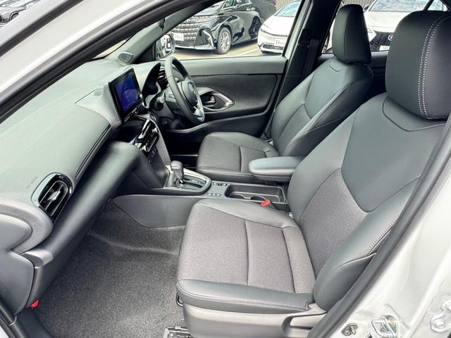 ヤリスクロス ハイブリッドＺ　パノラミックビューモニター　トヨタチームメイト　アドバンストパーク　純正ディスプレイオーディオ　フルセグＴＶ　ＥＴＣ２．０　ブラインドスポットモニター　ハンズフリーパワーバックドア　ＬＥＤヘッドライト（30枚目）