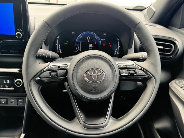 ヤリスクロス ハイブリッドＺ　パノラミックビューモニター　トヨタチームメイト　アドバンストパーク　純正ディスプレイオーディオ　フルセグＴＶ　ＥＴＣ２．０　ブラインドスポットモニター　ハンズフリーパワーバックドア　ＬＥＤヘッドライト（32枚目）