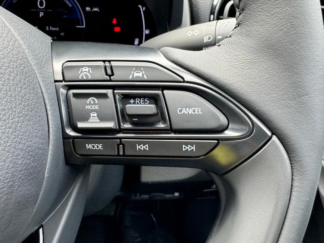 ヤリスクロス ハイブリッドＺ　パノラミックビューモニター　トヨタチームメイト　アドバンストパーク　純正ディスプレイオーディオ　フルセグＴＶ　ＥＴＣ２．０　ブラインドスポットモニター　ハンズフリーパワーバックドア　ＬＥＤヘッドライト（34枚目）