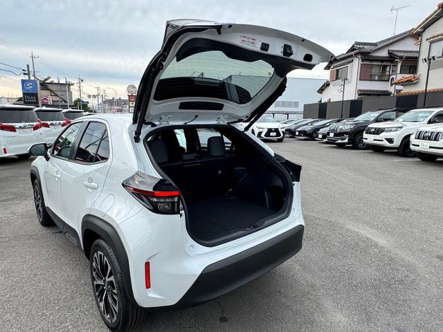 ヤリスクロス ハイブリッドＺ　パノラミックビューモニター　トヨタチームメイト　アドバンストパーク　純正ディスプレイオーディオ　フルセグＴＶ　ＥＴＣ２．０　ブラインドスポットモニター　ハンズフリーパワーバックドア　ＬＥＤヘッドライト（57枚目）