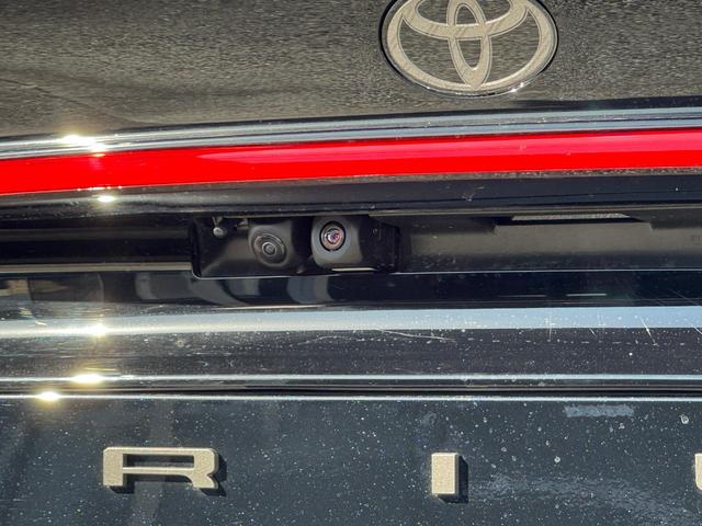 プリウス Ｚ　デジタルミラー　黒内装　１２．３インチディスプレイオーディオ　パノラミックビューモニタ　アドバンストパーク　ワイヤレス充電　ベンチレーション　シートヒーター　ステアリングヒーター　パワーバックドア（18枚目）