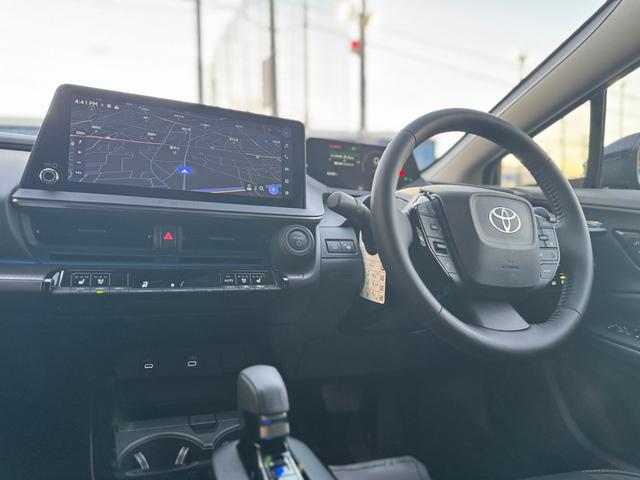 プリウス Ｚ　デジタルミラー　黒内装　１２．３インチディスプレイオーディオ　パノラミックビューモニタ　アドバンストパーク　ワイヤレス充電　ベンチレーション　シートヒーター　ステアリングヒーター　パワーバックドア（31枚目）