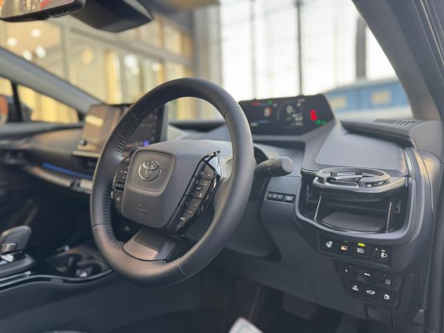 プリウス Ｚ　デジタルミラー　黒内装　１２．３インチディスプレイオーディオ　パノラミックビューモニタ　アドバンストパーク　ワイヤレス充電　ベンチレーション　シートヒーター　ステアリングヒーター　パワーバックドア（32枚目）