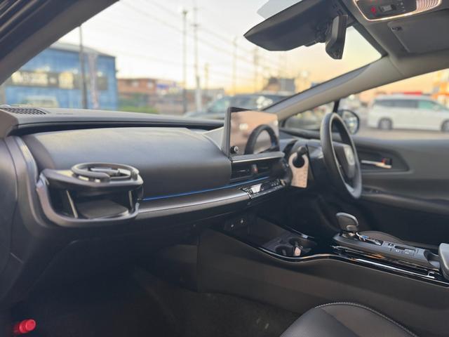 プリウス Ｚ　デジタルミラー　黒内装　１２．３インチディスプレイオーディオ　パノラミックビューモニタ　アドバンストパーク　ワイヤレス充電　ベンチレーション　シートヒーター　ステアリングヒーター　パワーバックドア（34枚目）