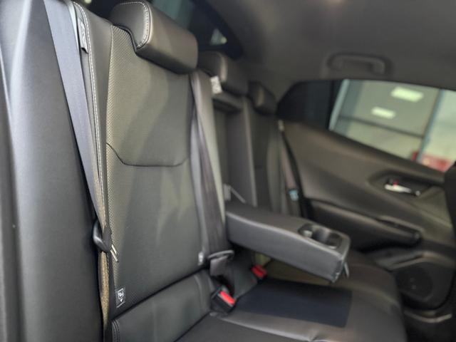 プリウス Ｚ　デジタルミラー　黒内装　１２．３インチディスプレイオーディオ　パノラミックビューモニタ　アドバンストパーク　ワイヤレス充電　ベンチレーション　シートヒーター　ステアリングヒーター　パワーバックドア（39枚目）