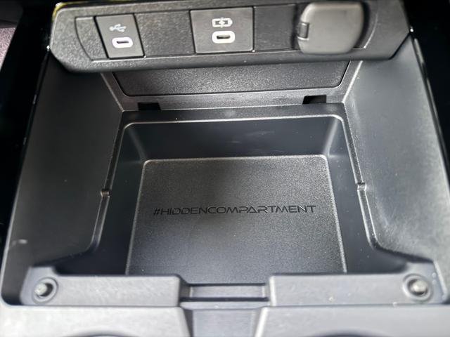 プリウス Ｚ　デジタルミラー　黒内装　１２．３インチディスプレイオーディオ　パノラミックビューモニタ　アドバンストパーク　ワイヤレス充電　ベンチレーション　シートヒーター　ステアリングヒーター　パワーバックドア（51枚目）