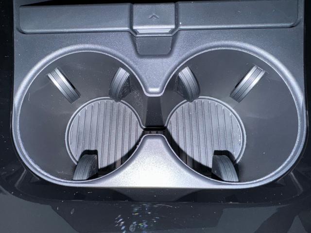 プリウス Ｚ　デジタルミラー　黒内装　１２．３インチディスプレイオーディオ　パノラミックビューモニタ　アドバンストパーク　ワイヤレス充電　ベンチレーション　シートヒーター　ステアリングヒーター　パワーバックドア（52枚目）