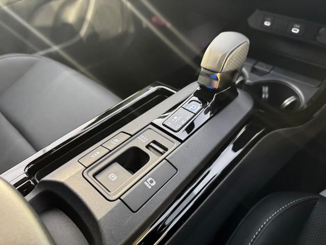 プリウス Ｚ　デジタルミラー　黒内装　１２．３インチディスプレイオーディオ　パノラミックビューモニタ　アドバンストパーク　ワイヤレス充電　ベンチレーション　シートヒーター　ステアリングヒーター　パワーバックドア（53枚目）