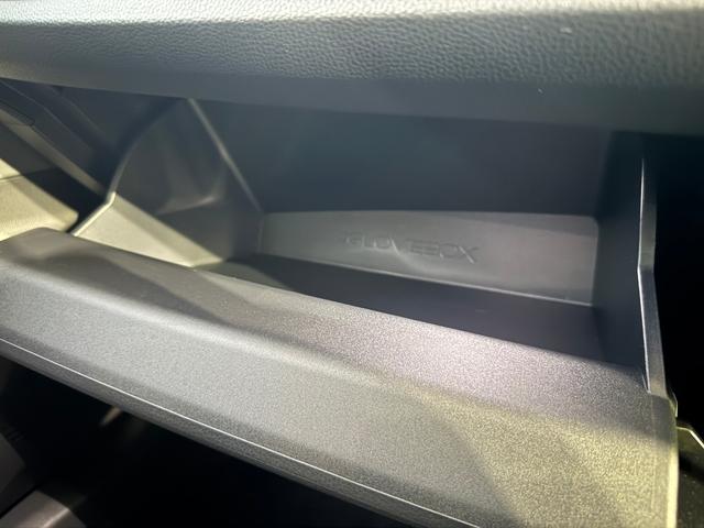 プリウス Ｚ　デジタルミラー　黒内装　１２．３インチディスプレイオーディオ　パノラミックビューモニタ　アドバンストパーク　ワイヤレス充電　ベンチレーション　シートヒーター　ステアリングヒーター　パワーバックドア（61枚目）