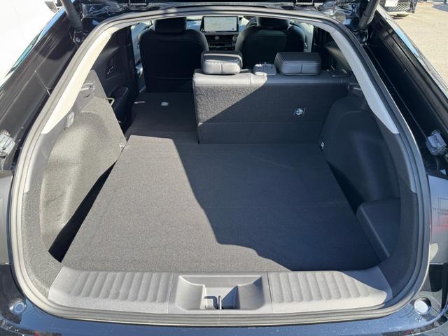 プリウス Ｚ　デジタルミラー　黒内装　１２．３インチディスプレイオーディオ　パノラミックビューモニタ　アドバンストパーク　ワイヤレス充電　ベンチレーション　シートヒーター　ステアリングヒーター　パワーバックドア（73枚目）