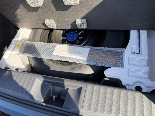 プリウス Ｚ　デジタルミラー　黒内装　１２．３インチディスプレイオーディオ　パノラミックビューモニタ　アドバンストパーク　ワイヤレス充電　ベンチレーション　シートヒーター　ステアリングヒーター　パワーバックドア（76枚目）