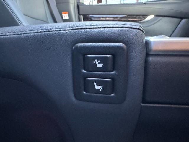 アルファード ２．５Ｓ　Ｃパッケージ　モデリスタエアロ　後席モニター　サンルーフ　デジタルインナーミラー　純正ディスプレイオーディオナビ　フルセグＴＶ　ＣＤ／ＤＶＤ　ブラインドスポットモニター　バックモニター　スペアタイヤ　シートヒーター（68枚目）