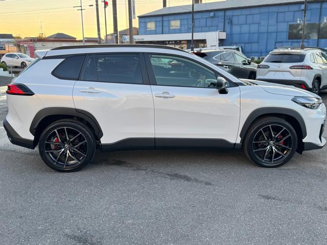 カローラクロス GRスポーツ 登録済未使用車 電動リアゲート パノラマルーフ アダプティブハイビーム GR専用レッドキャリパー パノラミックビューモニター BSM ハンドルヒーター ナノイーX アルミペダル 純正19AW(21枚目)