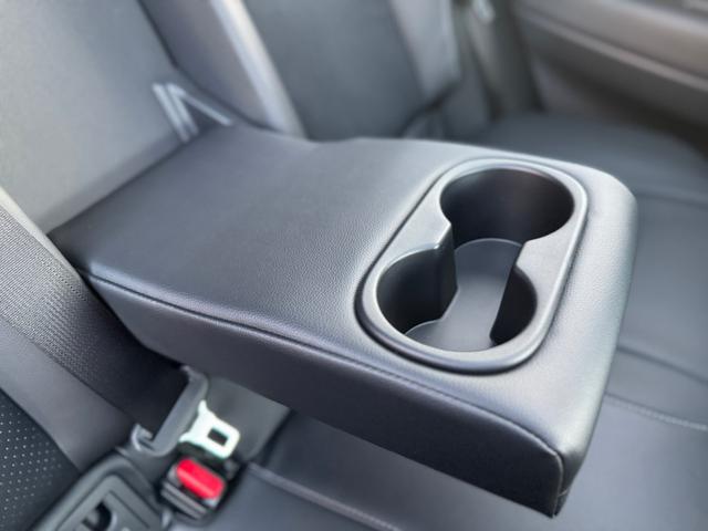 カローラクロス GRスポーツ 登録済未使用車 電動リアゲート パノラマルーフ アダプティブハイビーム GR専用レッドキャリパー パノラミックビューモニター BSM ハンドルヒーター ナノイーX アルミペダル 純正19AW(63枚目)