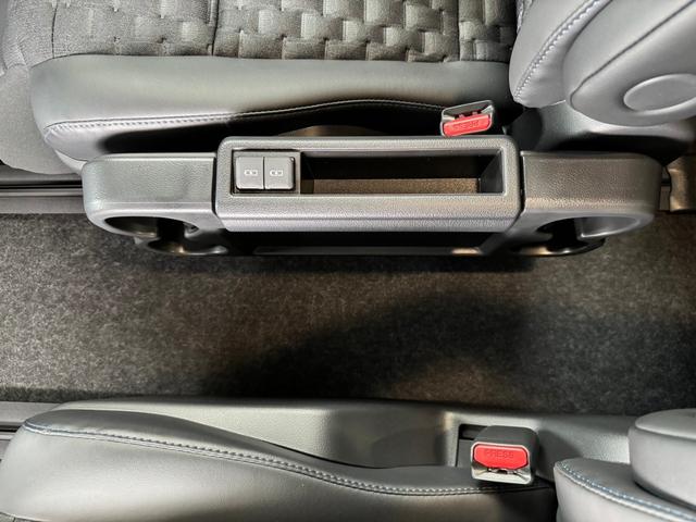 ヴォクシー ハイブリッドS-Z カイテキ利便パッケージ 改後 デジタルインナーミラー ヘッドアップディスプレイ トヨタチームメイト 10.5インチDA 三眼LEDヘッドライト パノラミックビューモニター ブラインドスポットモニター(55枚目)