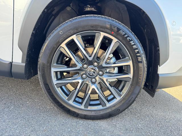 カローラクロス ハイブリッド Z パノラマルーフ パノラミックビューモニター パワーバックドア トヨタチームメイト アドバンストパーク ブラインドスポットモニター アダクティブハイビーム スペアタイヤ ドライブレコーダー シートヒータ(24枚目)