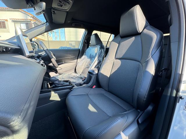 カローラクロス ハイブリッド Z パノラマルーフ パノラミックビューモニター パワーバックドア トヨタチームメイト アドバンストパーク ブラインドスポットモニター アダクティブハイビーム スペアタイヤ ドライブレコーダー シートヒータ(33枚目)