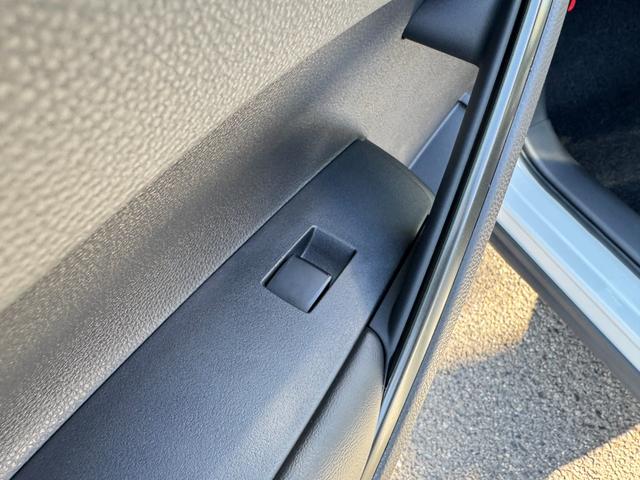 カローラクロス ハイブリッド Z パノラマルーフ パノラミックビューモニター パワーバックドア トヨタチームメイト アドバンストパーク ブラインドスポットモニター アダクティブハイビーム スペアタイヤ ドライブレコーダー シートヒータ(34枚目)