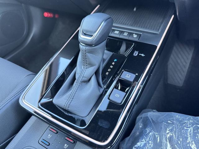 カローラクロス ハイブリッド Z パノラマルーフ パノラミックビューモニター パワーバックドア トヨタチームメイト アドバンストパーク ブラインドスポットモニター アダクティブハイビーム スペアタイヤ ドライブレコーダー シートヒータ(46枚目)