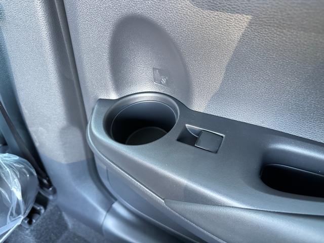 カローラクロス ハイブリッド Z パノラマルーフ パノラミックビューモニター パワーバックドア トヨタチームメイト アドバンストパーク ブラインドスポットモニター アダクティブハイビーム スペアタイヤ ドライブレコーダー シートヒータ(68枚目)