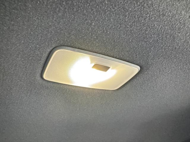 カローラクロス ハイブリッド Z パノラマルーフ パノラミックビューモニター パワーバックドア トヨタチームメイト アドバンストパーク ブラインドスポットモニター アダクティブハイビーム スペアタイヤ ドライブレコーダー シートヒータ(69枚目)