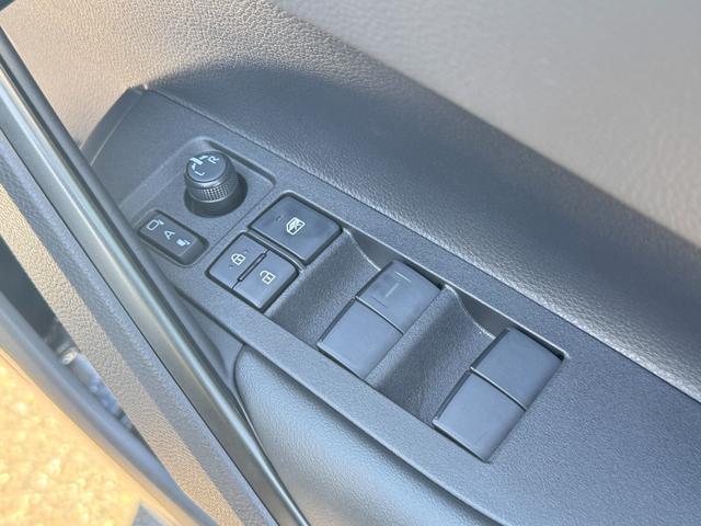 カローラクロス ハイブリッド Z モデリスタエアロ パノラマルーフ パノラミックビューモニター ブラインドスポットモニター アダプティブハイビーム ステアリングヒーター 安心降車アシスト アクセサリーコンセント ナノイーX 後期モデル(33枚目)