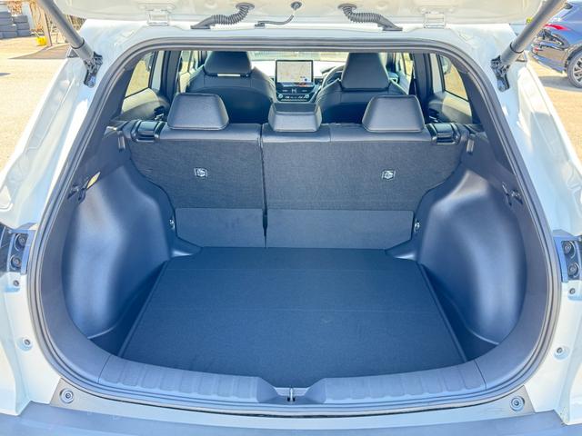 カローラクロス ハイブリッド Z モデリスタエアロ パノラマルーフ パノラミックビューモニター ブラインドスポットモニター アダプティブハイビーム ステアリングヒーター 安心降車アシスト アクセサリーコンセント ナノイーX 後期モデル(71枚目)