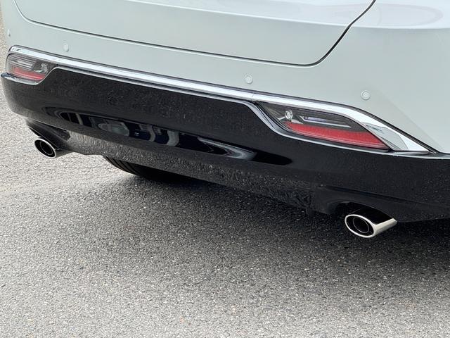 ハリアーハイブリッド Z レザーパッケージ・ナイトシェード 調光パノラマルーフ デジタルインナーミラー アクセサリーコンセント 純正12.3インチディスプレイオーディオ ブラインドスポットモニター パノラミックビュー ヘッドアップディスプレイ JBLサウンド(17枚目)