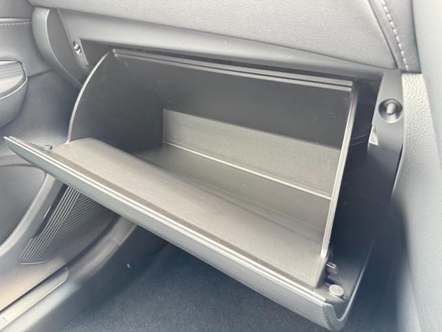 ハリアーハイブリッド Z レザーパッケージ・ナイトシェード 調光パノラマルーフ デジタルインナーミラー アクセサリーコンセント 純正12.3インチディスプレイオーディオ ブラインドスポットモニター パノラミックビュー ヘッドアップディスプレイ JBLサウンド(60枚目)