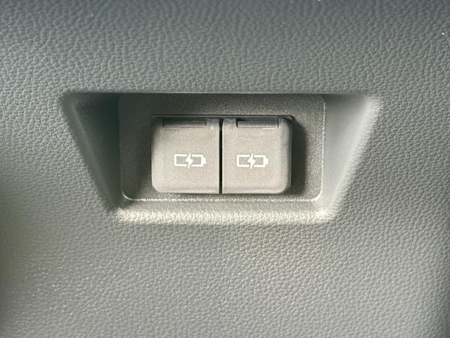 ハリアーハイブリッド Z レザーパッケージ・ナイトシェード 調光パノラマルーフ デジタルインナーミラー アクセサリーコンセント 純正12.3インチディスプレイオーディオ ブラインドスポットモニター パノラミックビュー ヘッドアップディスプレイ JBLサウンド(65枚目)