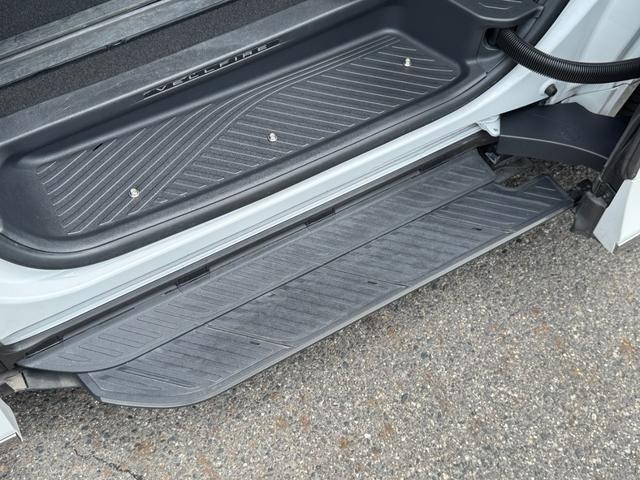 ヴェルファイアハイブリッド Z プレミア 13.2型有機EL後席モニター ユニバーサルステップ 左右独立ムーンルーフ トヨタチームメイト アドバンストパーク パノラミックビューモニター ブラインドスポットモニター デジタルインナーミラー(5枚目)