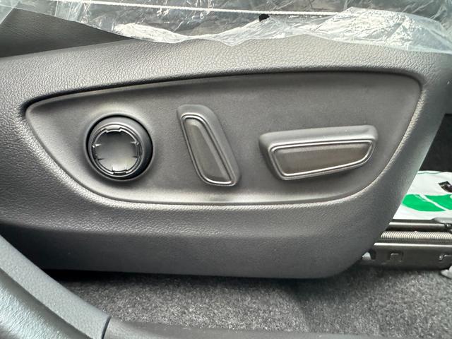 ハリアーハイブリッド Z レザーパッケージ・ナイトシェード 特別仕様車 調光パノラマルーフ JBL AC100V デジタルインナーミラー パノラミックビューモニター ワイヤレス充電 ブラインドスポットモニター 寒冷地仕様 ETC2.0 ヘッドアップディスプレイ(34枚目)