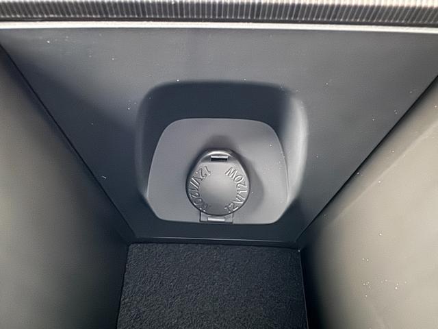 ハリアーハイブリッド Z レザーパッケージ・ナイトシェード 特別仕様車 調光パノラマルーフ JBL AC100V デジタルインナーミラー パノラミックビューモニター ワイヤレス充電 ブラインドスポットモニター 寒冷地仕様 ETC2.0 ヘッドアップディスプレイ(52枚目)