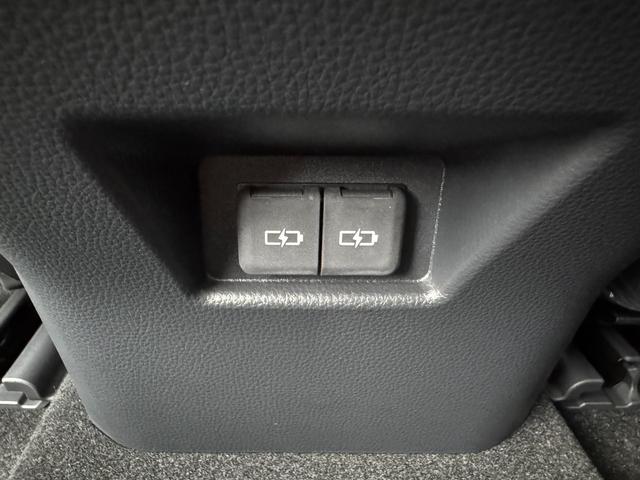 ハリアーハイブリッド Z レザーパッケージ・ナイトシェード 特別仕様車 調光パノラマルーフ JBL AC100V デジタルインナーミラー パノラミックビューモニター ワイヤレス充電 ブラインドスポットモニター 寒冷地仕様 ETC2.0 ヘッドアップディスプレイ(70枚目)