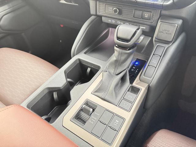 ランドクルーザー250 VXファーストエディション 丸目ヘッドライト ムーンルーフ デジタルインナーミラー ブラインドスポットモニタ パノラミックビューモニター フルセグTV オートマチックハイビーム ブラウン内装 シートヒーター&ベンチレーション(39枚目)