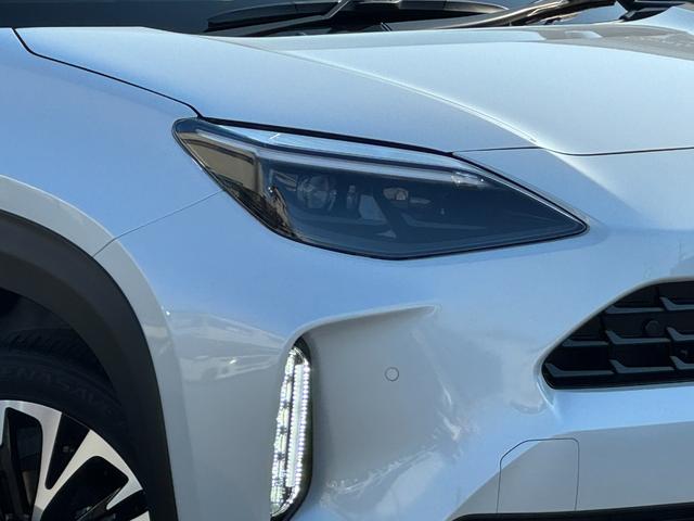 ヤリスクロス ハイブリッドZ パノラマミックビューモニター パワーバックドア TOYOTAセーフティーセンス メーカーディスプレイオーディオ クリアランスソナー BSM RCTA シート&ステアリングヒーター LEDヘッドライト(6枚目)
