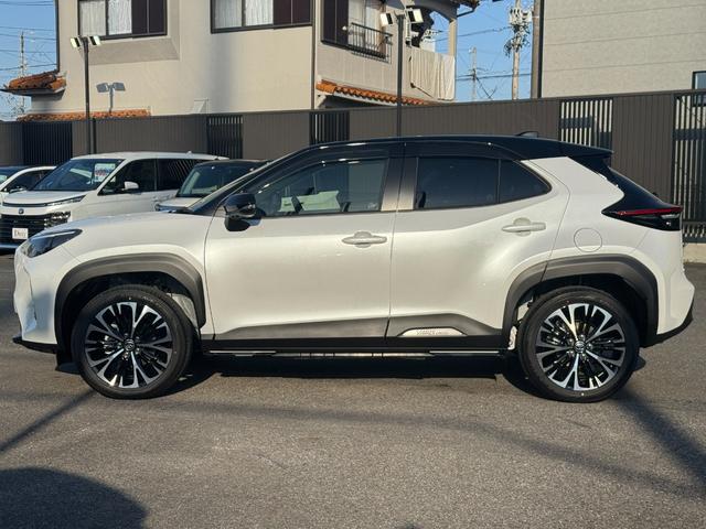 ヤリスクロス ハイブリッドZ パノラマミックビューモニター パワーバックドア TOYOTAセーフティーセンス メーカーディスプレイオーディオ クリアランスソナー BSM RCTA シート&ステアリングヒーター LEDヘッドライト(12枚目)