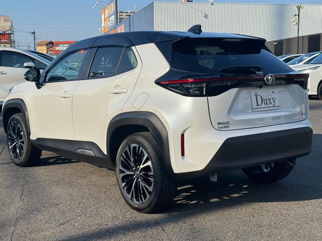 ヤリスクロス ハイブリッドZ パノラマミックビューモニター パワーバックドア TOYOTAセーフティーセンス メーカーディスプレイオーディオ クリアランスソナー BSM RCTA シート&ステアリングヒーター LEDヘッドライト(13枚目)