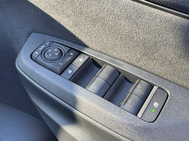 ヤリスクロス ハイブリッドZ パノラマミックビューモニター パワーバックドア TOYOTAセーフティーセンス メーカーディスプレイオーディオ クリアランスソナー BSM RCTA シート&ステアリングヒーター LEDヘッドライト(30枚目)