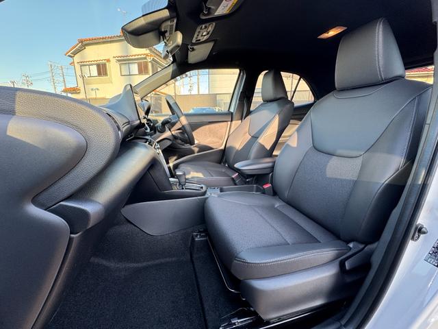 ヤリスクロス ハイブリッドZ パノラマミックビューモニター パワーバックドア TOYOTAセーフティーセンス メーカーディスプレイオーディオ クリアランスソナー BSM RCTA シート&ステアリングヒーター LEDヘッドライト(33枚目)