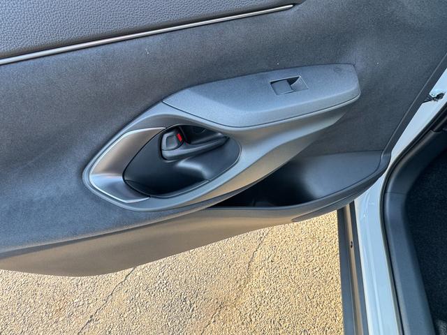 ヤリスクロス ハイブリッドZ パノラマミックビューモニター パワーバックドア TOYOTAセーフティーセンス メーカーディスプレイオーディオ クリアランスソナー BSM RCTA シート&ステアリングヒーター LEDヘッドライト(34枚目)