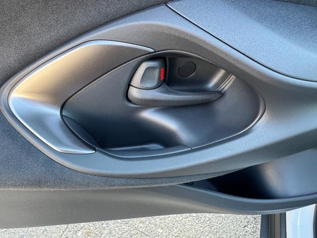 ヤリスクロス ハイブリッドZ パノラマミックビューモニター パワーバックドア TOYOTAセーフティーセンス メーカーディスプレイオーディオ クリアランスソナー BSM RCTA シート&ステアリングヒーター LEDヘッドライト(35枚目)