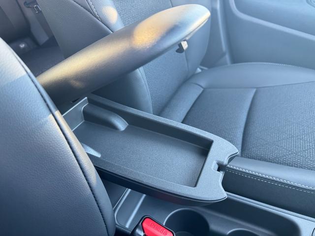 ヤリスクロス ハイブリッドZ パノラマミックビューモニター パワーバックドア TOYOTAセーフティーセンス メーカーディスプレイオーディオ クリアランスソナー BSM RCTA シート&ステアリングヒーター LEDヘッドライト(56枚目)