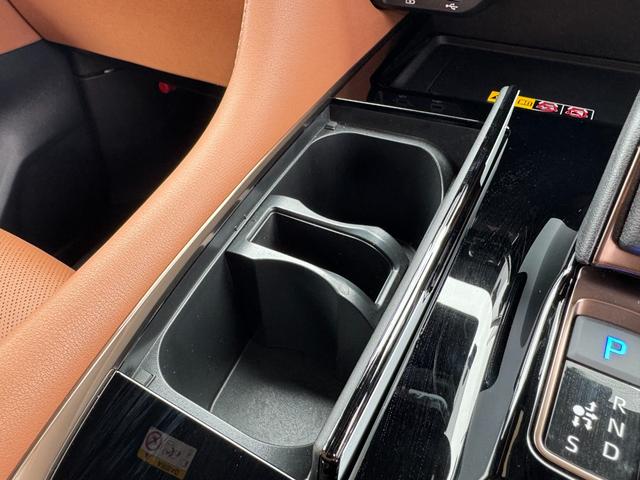 ヴェルファイアハイブリッド Ｚ　プレミア　１３．２型有機ＥＬ後席モニター　ユニバーサルステップ　デジタルインナーミラー　ヘッドアップディスプレイ　１４インチディスプレイオーディオ　左右独立ムーンルーフ　ドラレコ前後　ブラインドスポットモニタ（53枚目）